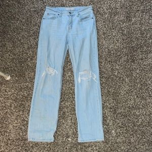 Levi’s ripped jeans; low pro straight; size 26